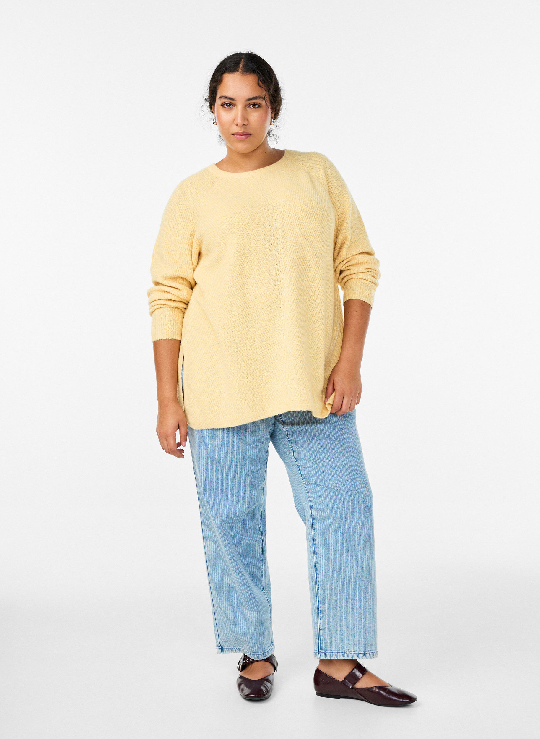 ZizziStrikkegenser med diagonalt m&oslash;nster og raglanermer, Gul, Model image number 1