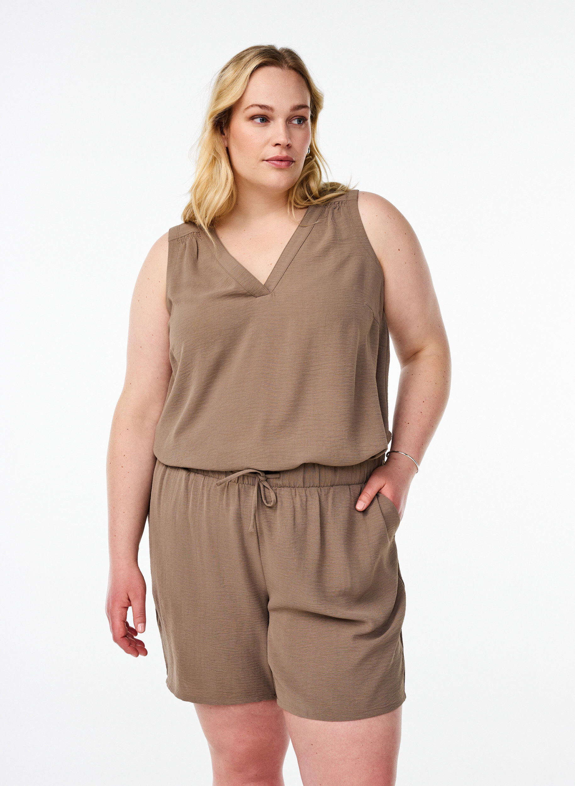ZizziShorts med lommer og elastisk linning, Brun, Model image number 0