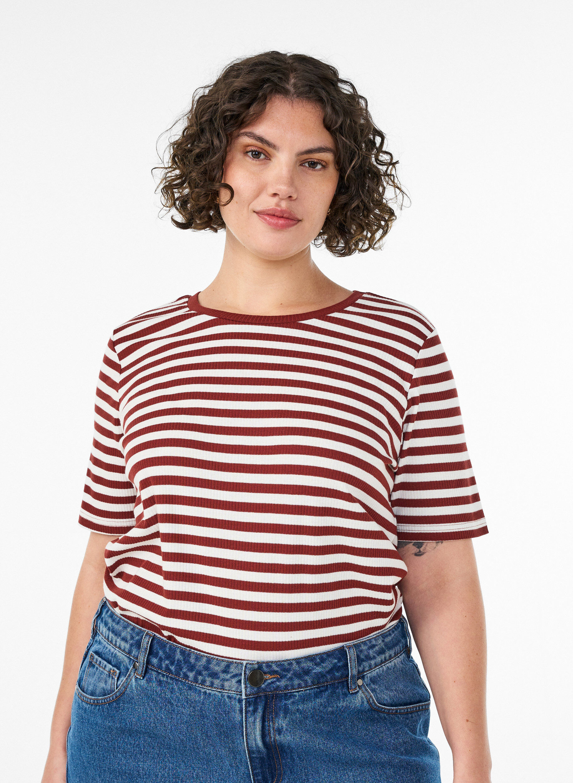 T-shirt med striper og ribbestrikket struktur, R&oslash;d, Model