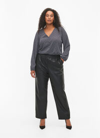 Bukser i imitert skinn med lommer, Black, Model