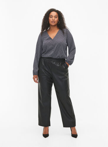 Bukser i imitert skinn med lommer, Black, Model image number 0