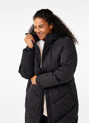 Zizzi Lang pufferjakke med hette og lommer, Black, Model image number 2