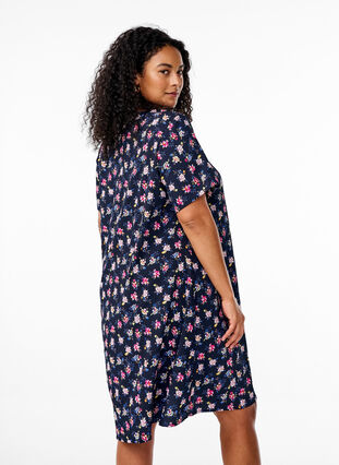 Zizzi FLASH - Kortermet kjole med V-utringning, Blå, Model image number 2