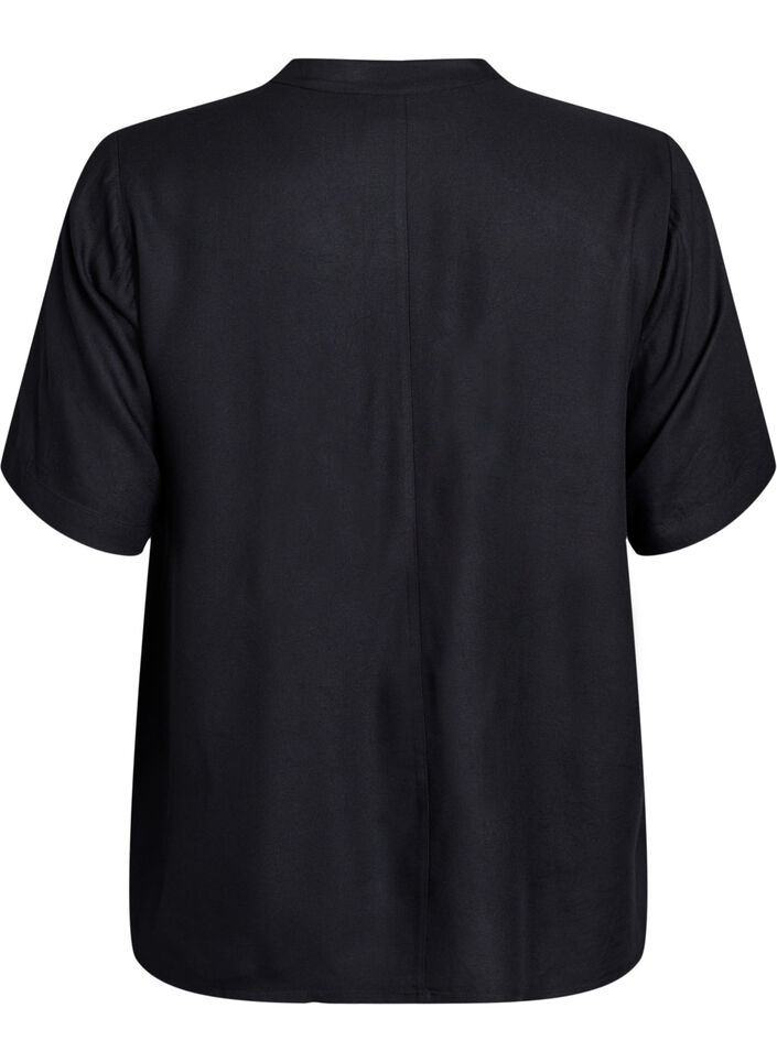Kortermet bluse med diagonal knappelukking, Svart, Packshot