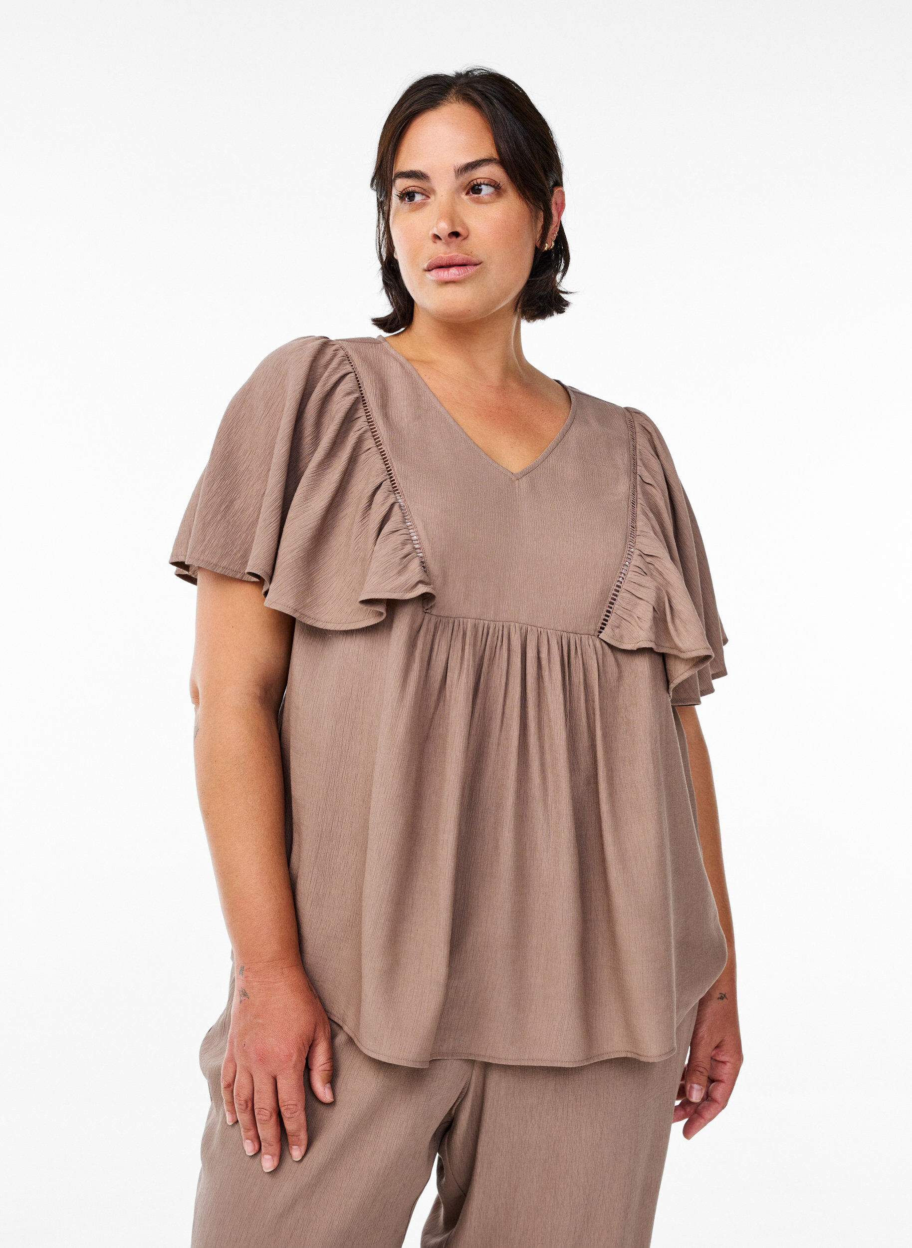 Bluse med korte volangermer, Brun, Model