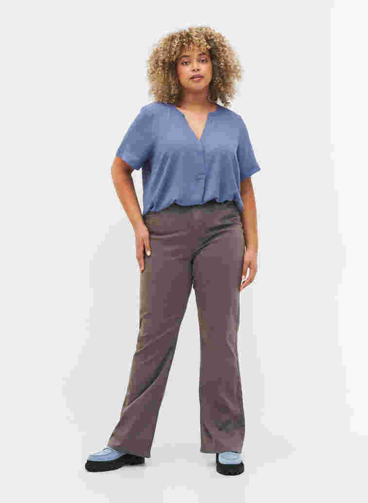 Jeans med sleng og ekstra høyt liv, Excalibur, Model