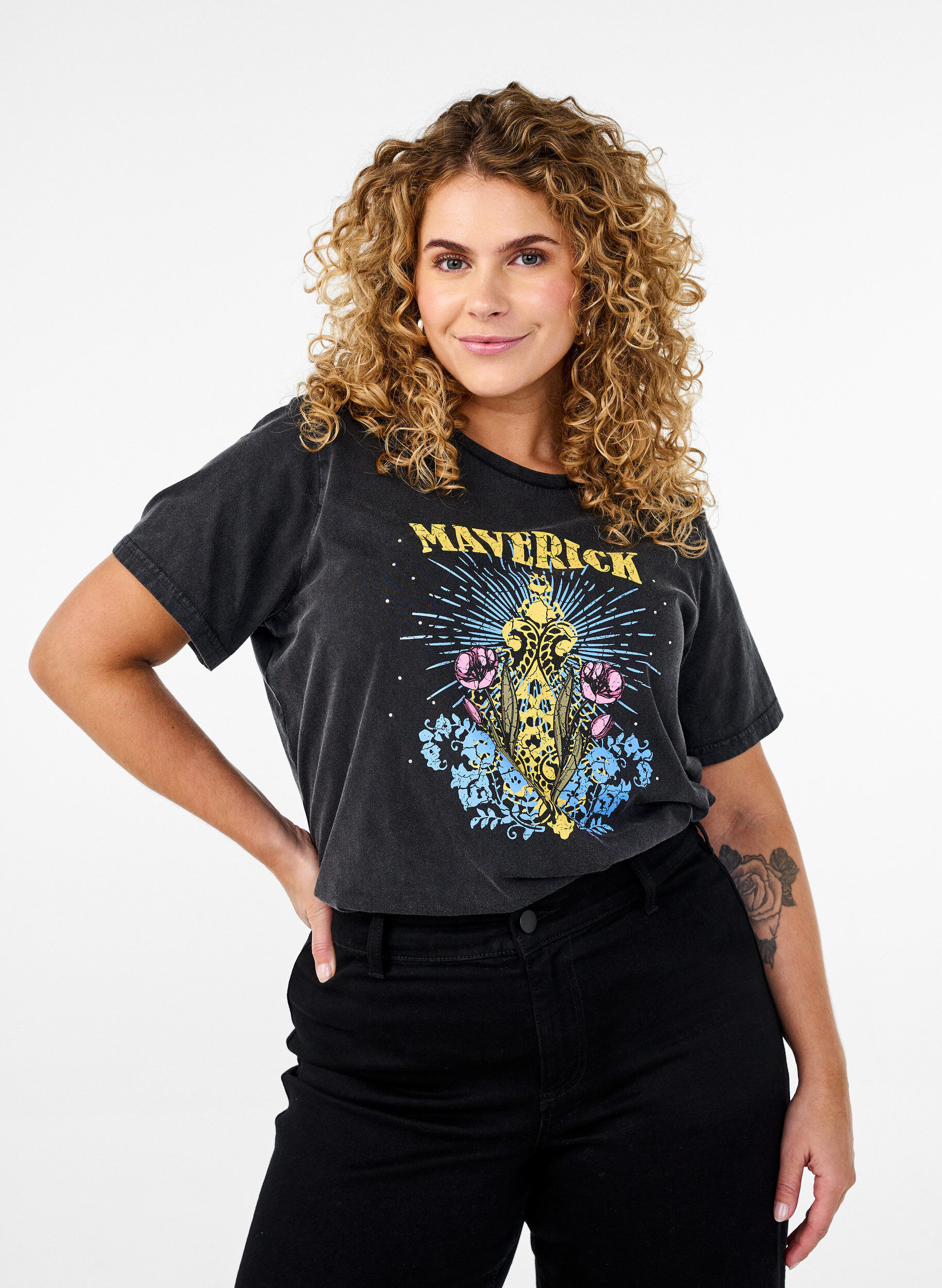 Zizzi T-skjorte i organisk bomull med grafisk trykk, Gr&aring;, Model image number 0