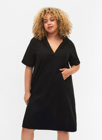 Kortermet kjole med hette, Black, Model