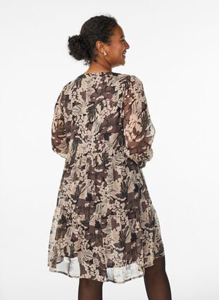 Zizzi Kort A-linjekjole med blomstertrykk, Black Flower AOP, Model image number 1