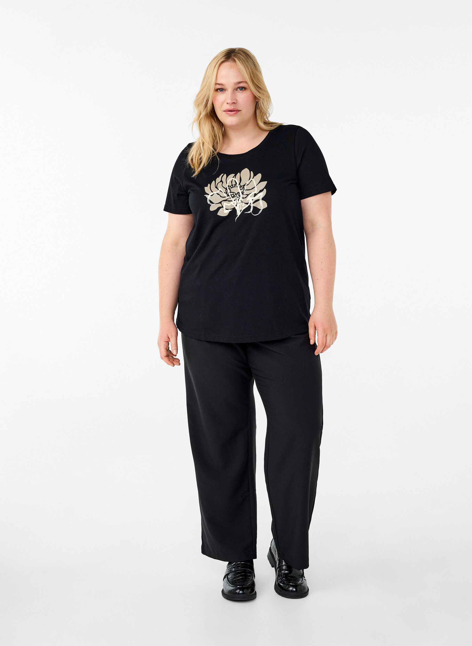 Zizzi T-skjorte med motiv, Black w. Flower, Model image number 2