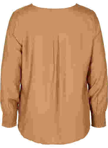 Skjorte i viskose med smock-ermer, Almond, Packshot image number 1
