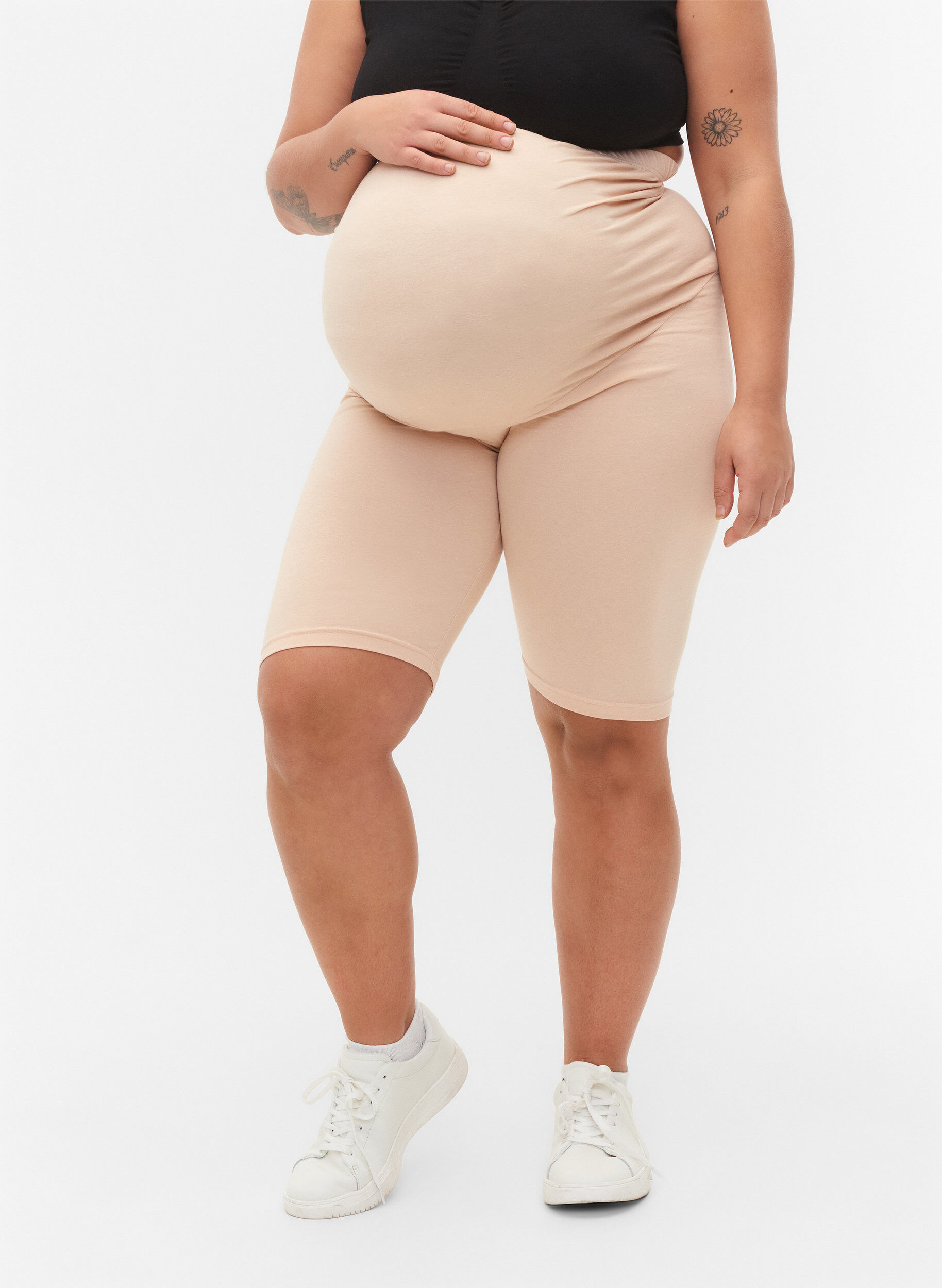 Zizzi Tettsittende gravidshorts i bomull, Beige, Model image number 3