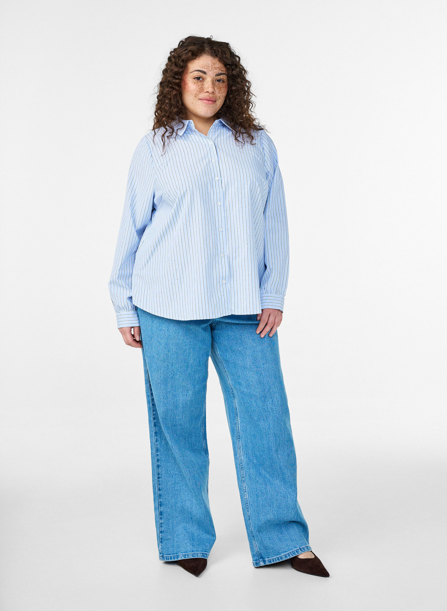 Zizzi Stripete skjorte med nagler, Bl&aring;, Model image number 1