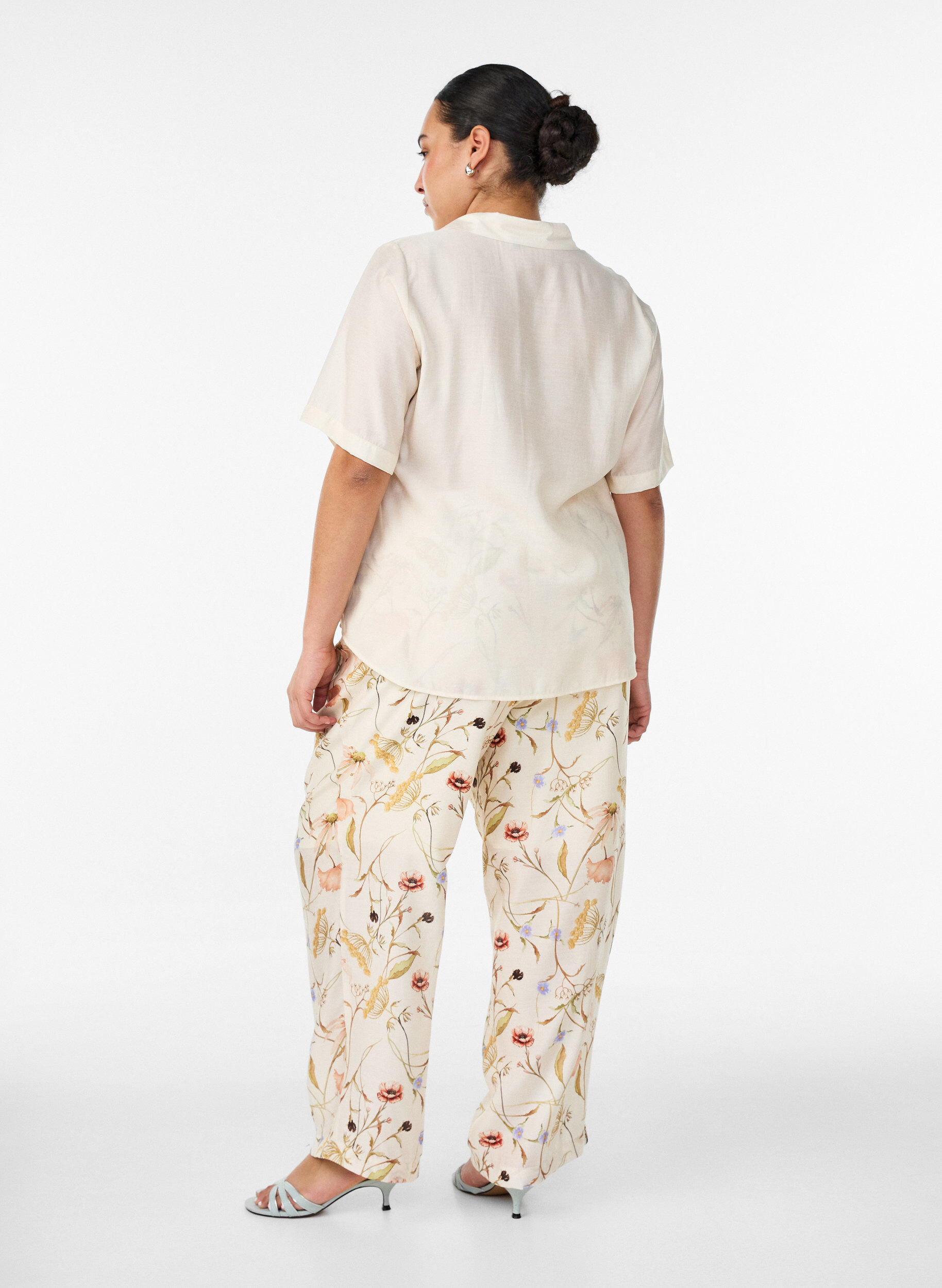 ZizziH&oslash;y midje viskosebukser med blomstertrykk, Beige, Model image number 1