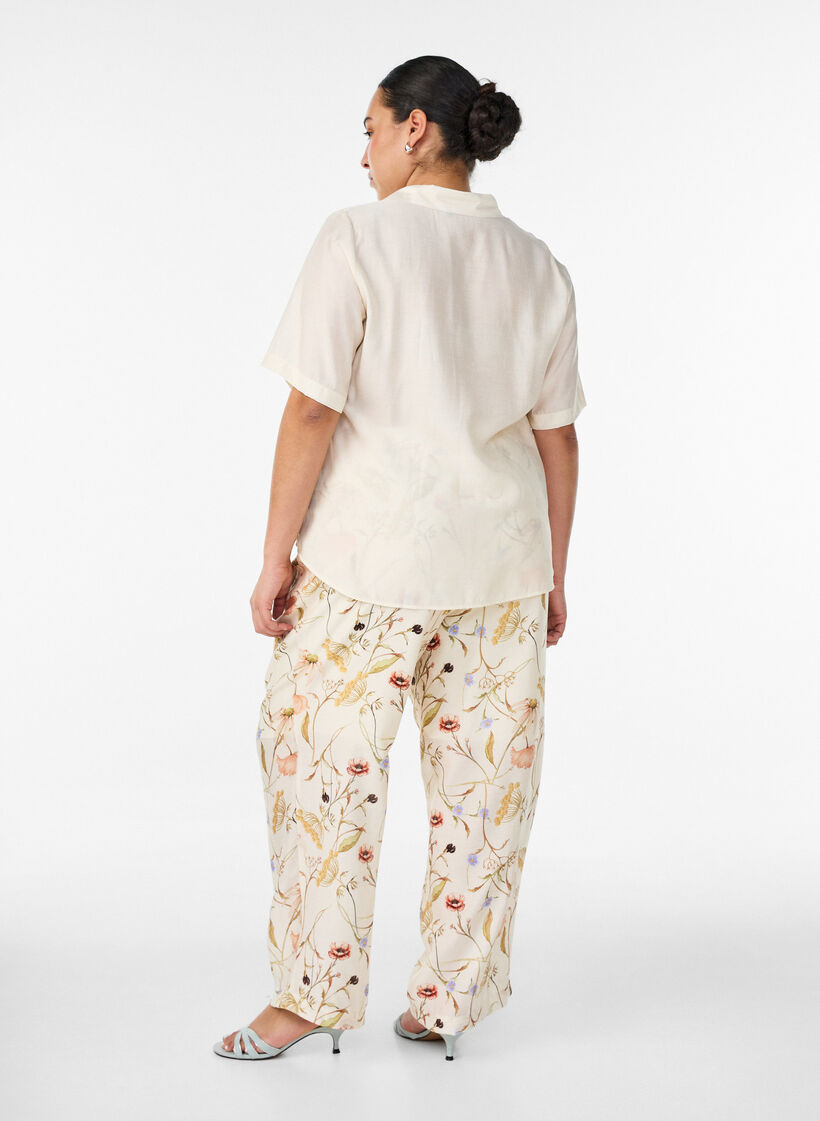 H&oslash;y midje viskosebukser med blomstertrykk, Beige, Model