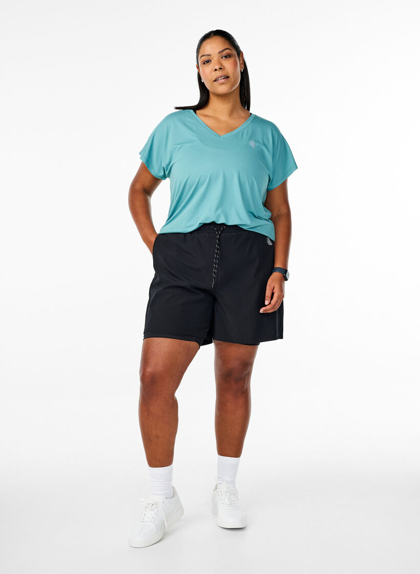 Løstsittende trenings-t-skjorte med v-hals, Grønn, Model image number 1