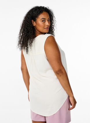 Zizzi FLASH - Ermeløs bluse i viskose, Vanilje, Model image number 2