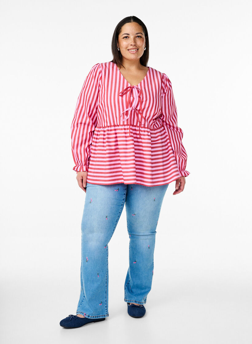 Bootcut jeans med broderte blomster, Blå, Model image number 0