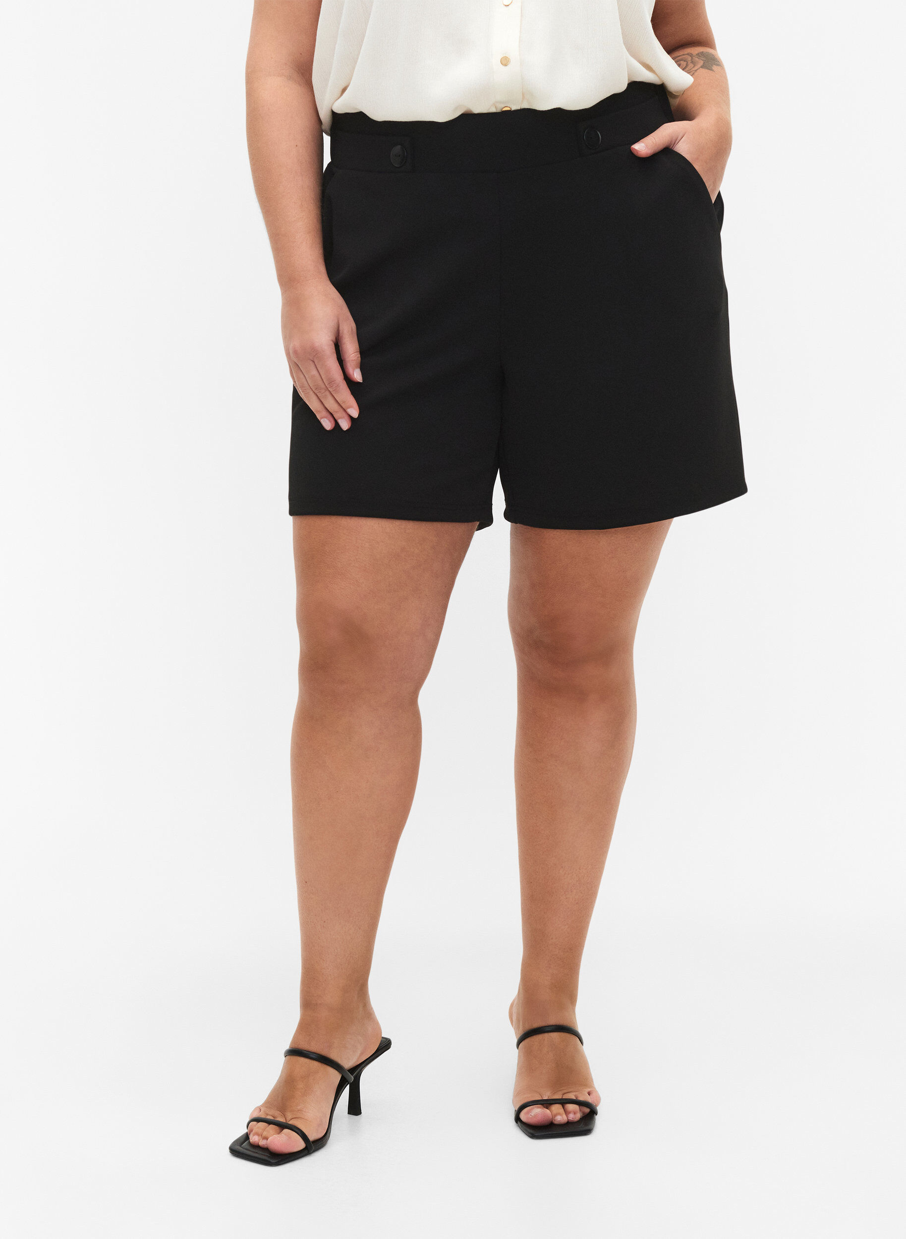 ZizziShorts med lommer og l&oslash;s passform, Svart, Model image number 4