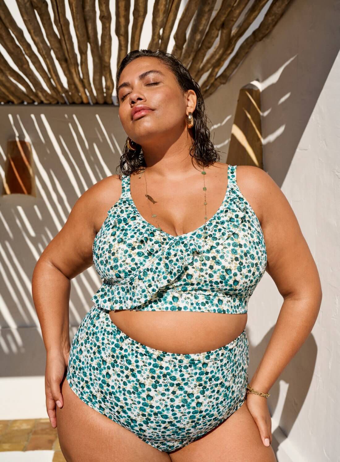 Bikinisett med blomster, , Model