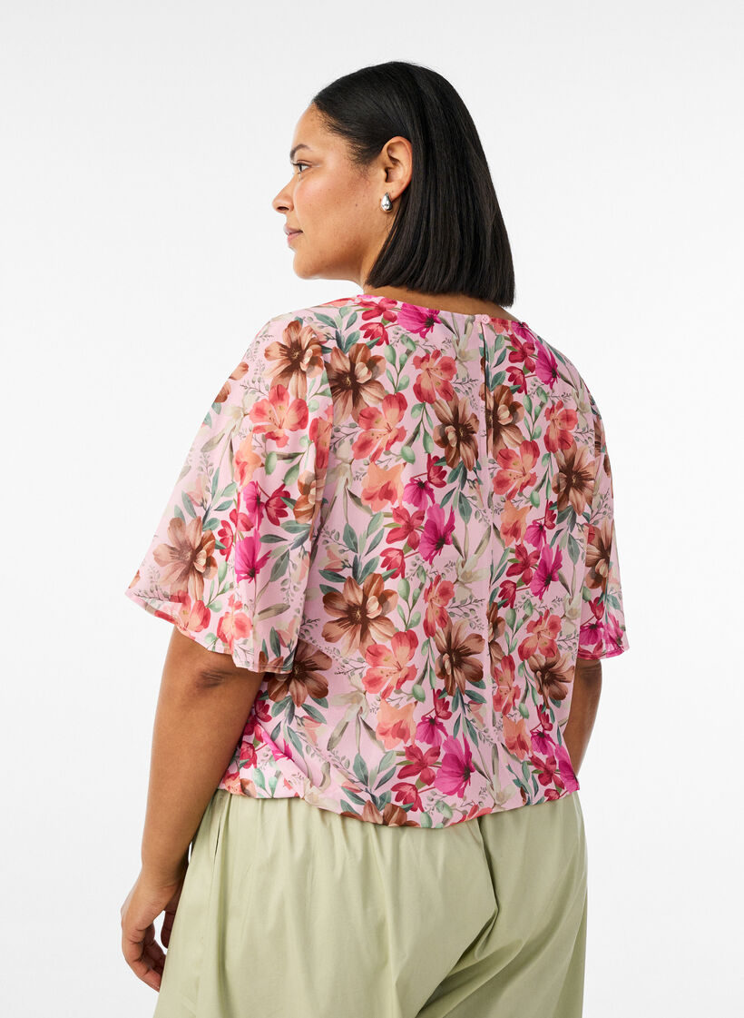 Bluse med blomstertrykk, korte ermer og smocking, Rosa, Model image number 2