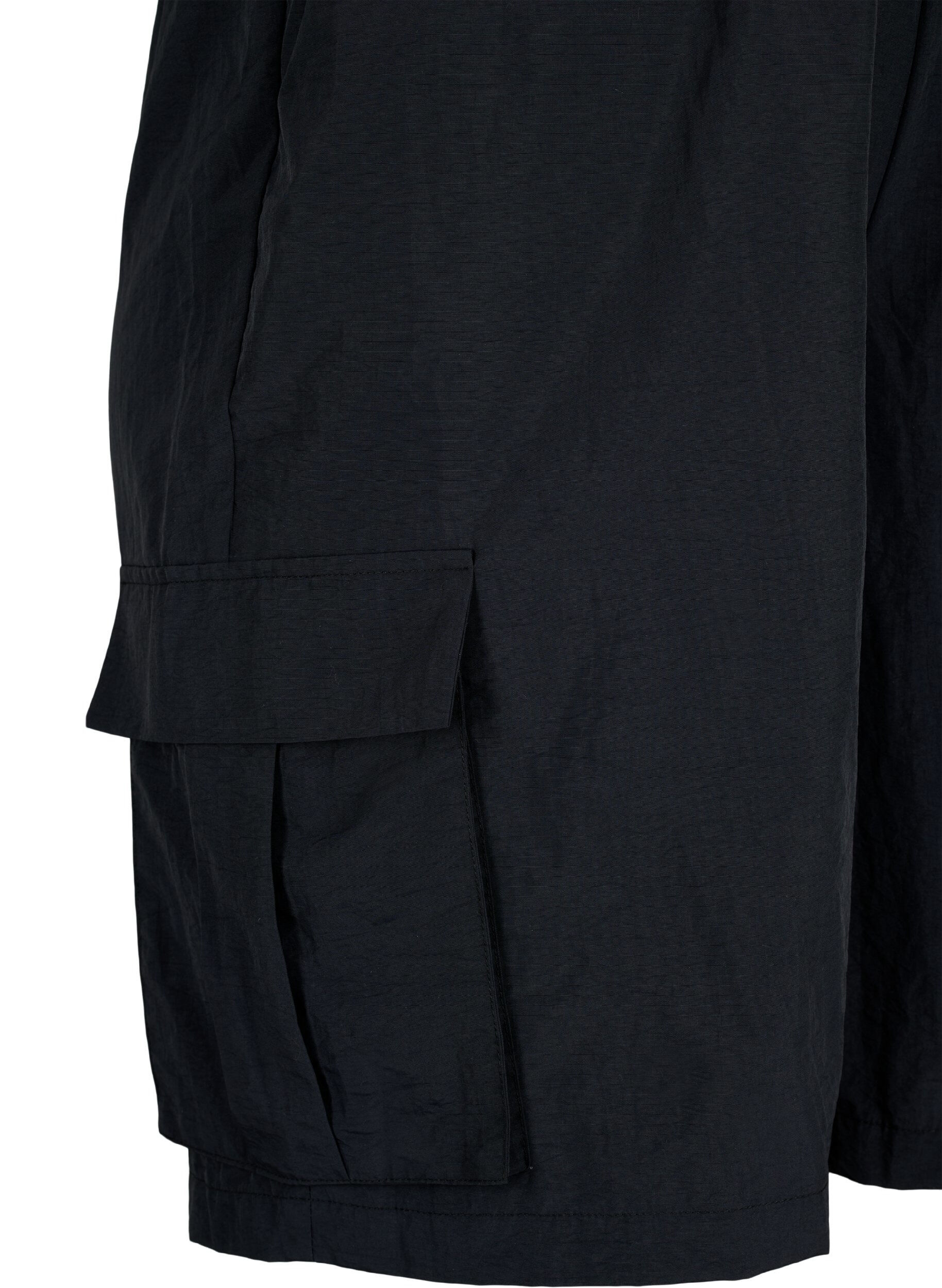 Zizzi Shorts med h&oslash;y midje og cargo-lommer, Black, Packshot image number 2