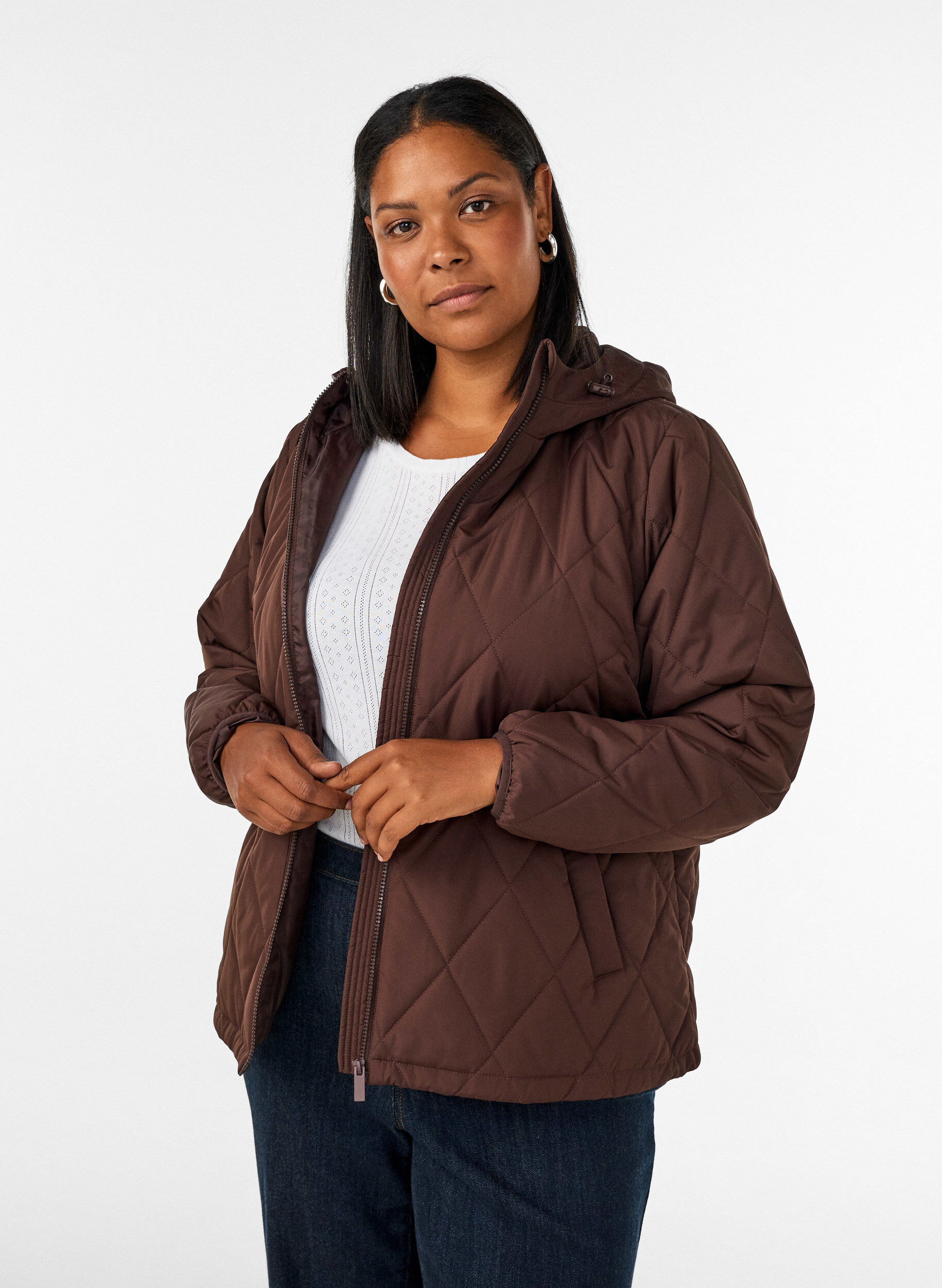 ZizziLett vattert jakke med diamantquilt, Brun, Model image number 0