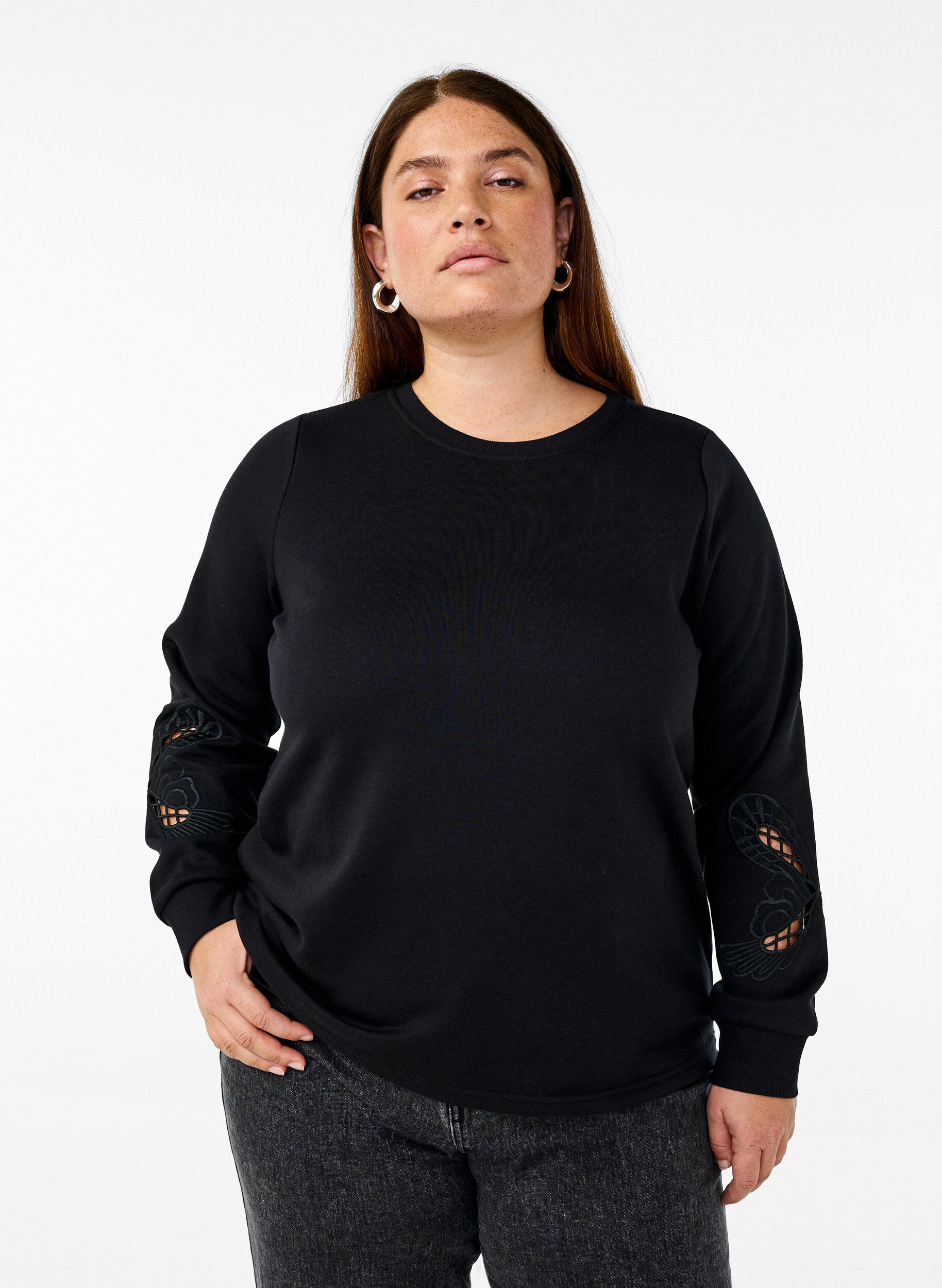 Zizzi Genser med broderte utskj&aelig;ringer, Black, Model image number 0