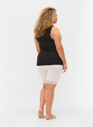 Zizzi Sykkelshorts med blondekant, Hvit, Model image number 1