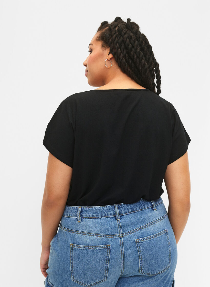 T-skjorte med V-hals og brystlomme, Black, Model image number 1