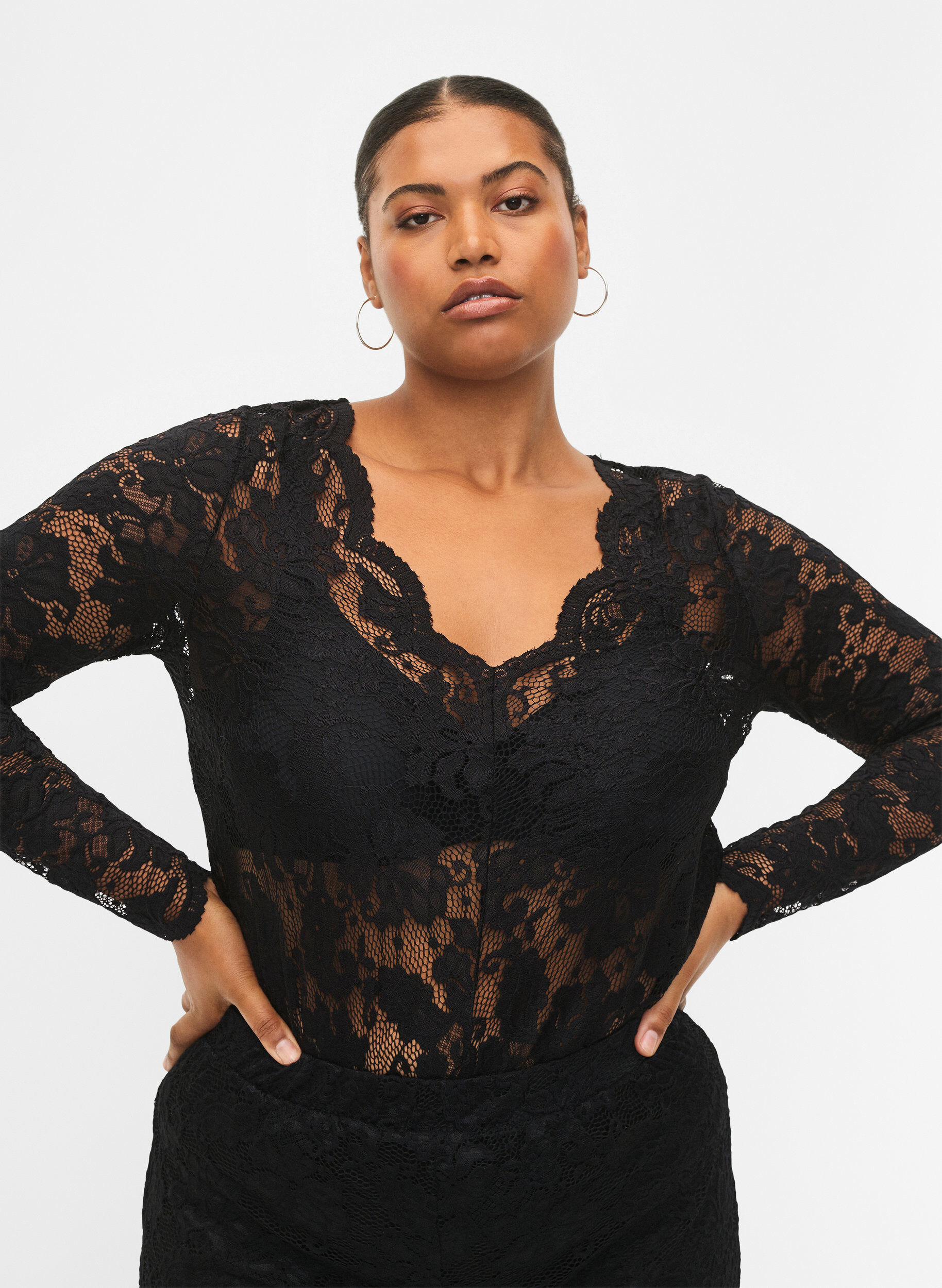 Zizzi Langermet bluse med blondekant og V-hals, Black, Model image number 2