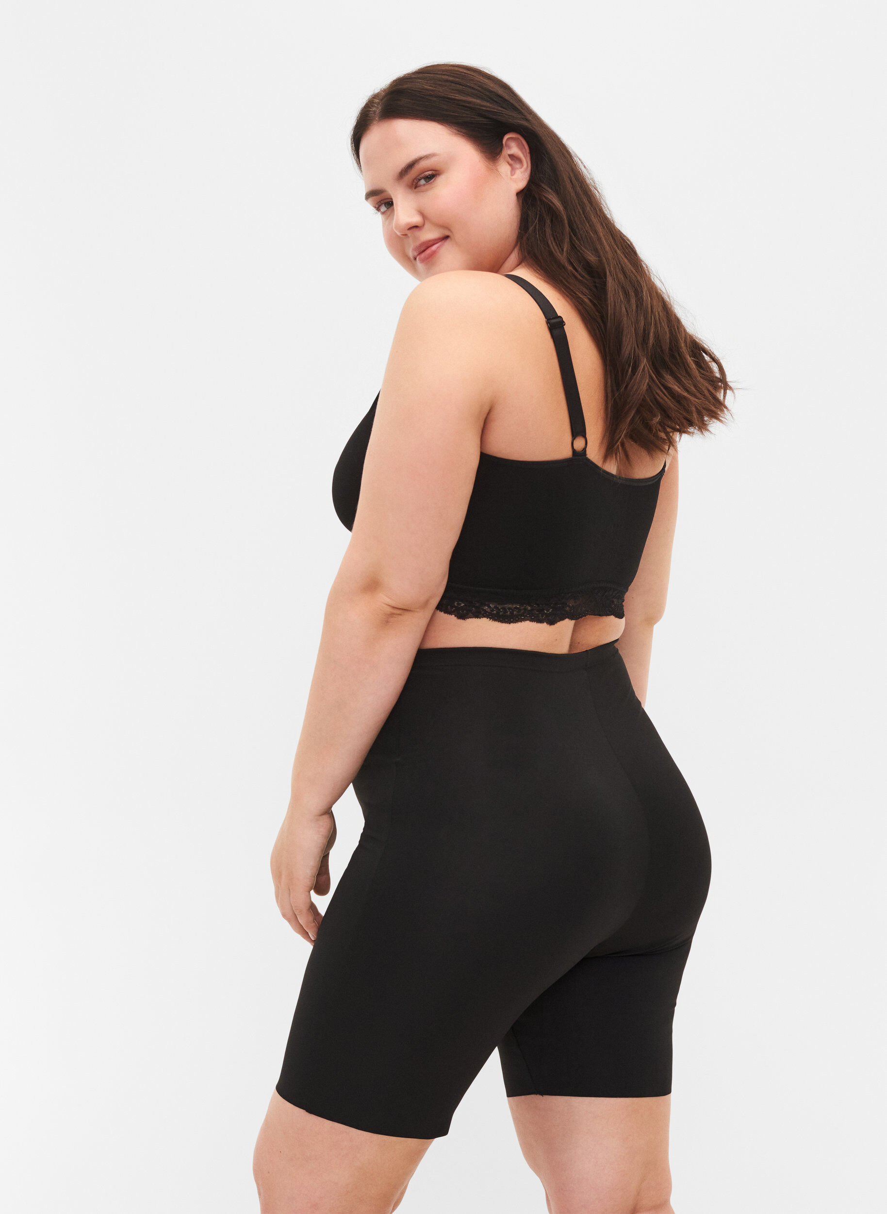 ZizziLight shapewear shorts med h&oslash;yt liv, Svart, Model image number 1