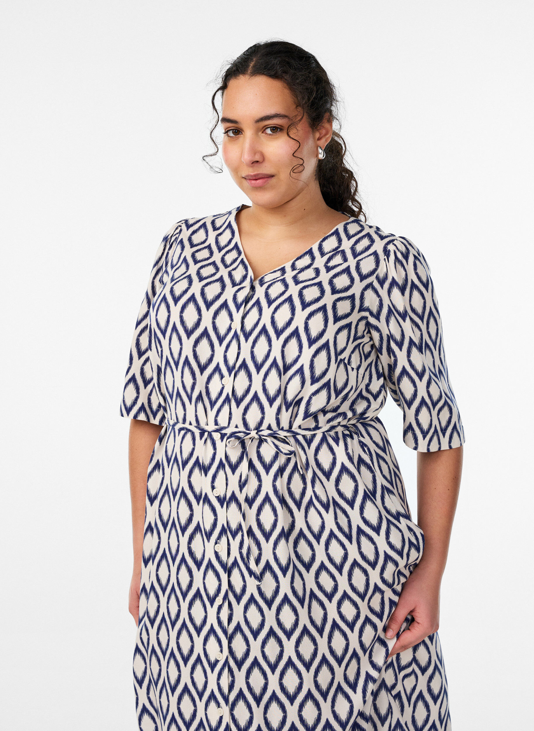 Zizzi Midikjole med trykk og knytebelte, Vanilje, Model image number 2