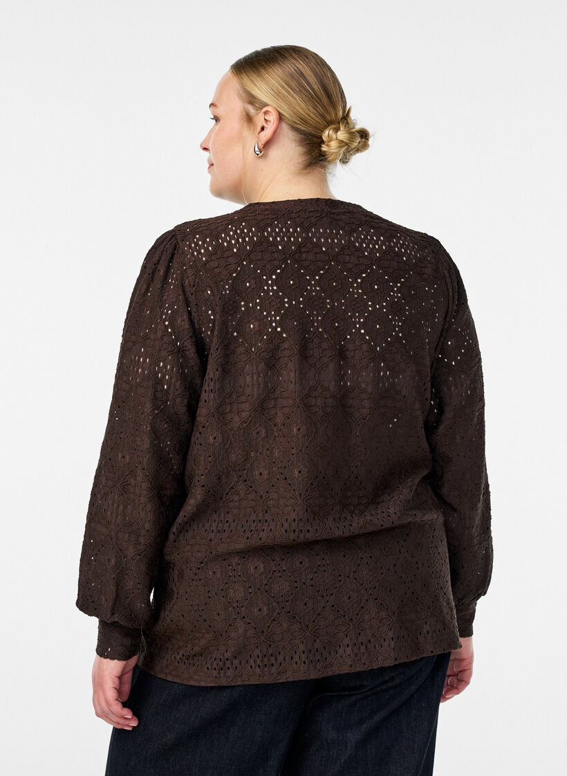 Langermet bluse med hullbroderi, Brun, Model image number 2