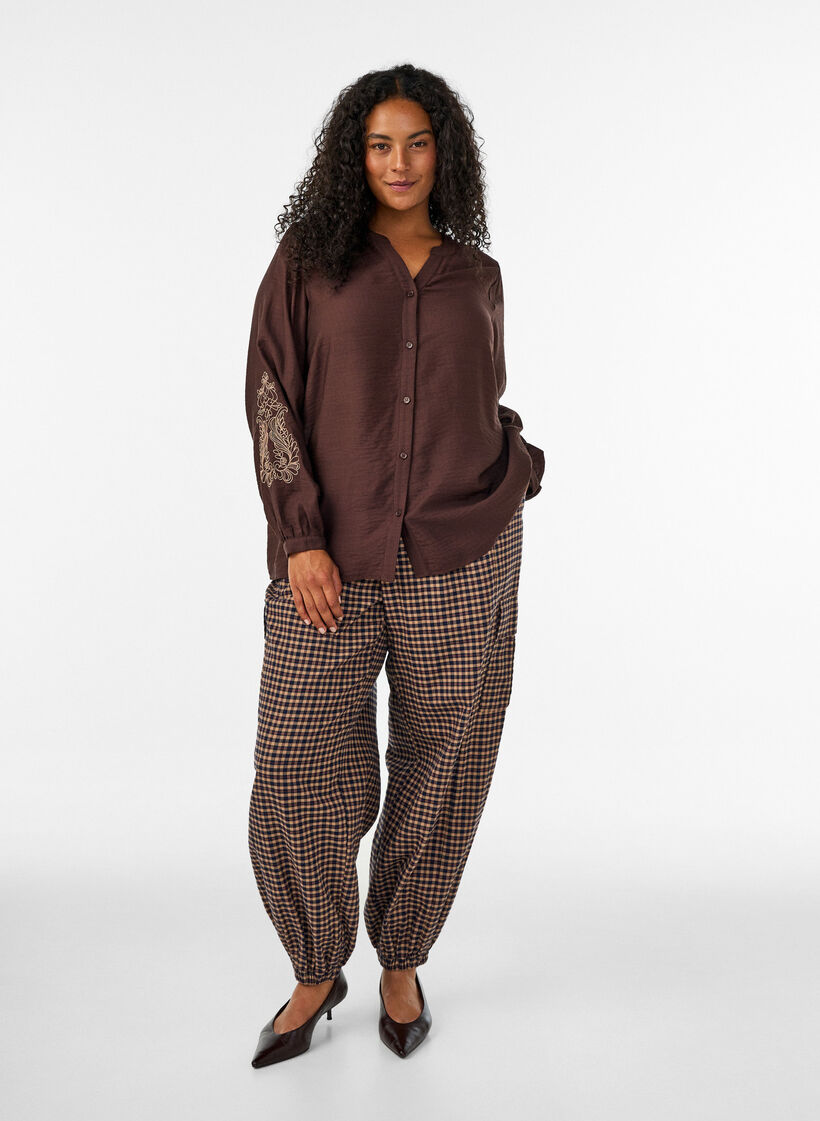 Viskoseskjorte med broderte ermer, Brun, Model image number 1