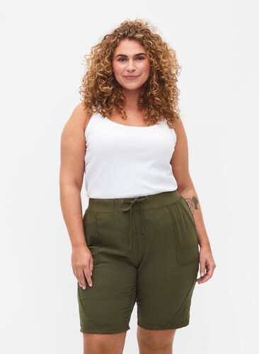Løs shorts av bomull med lommer, Ivy Green, Model image number 0