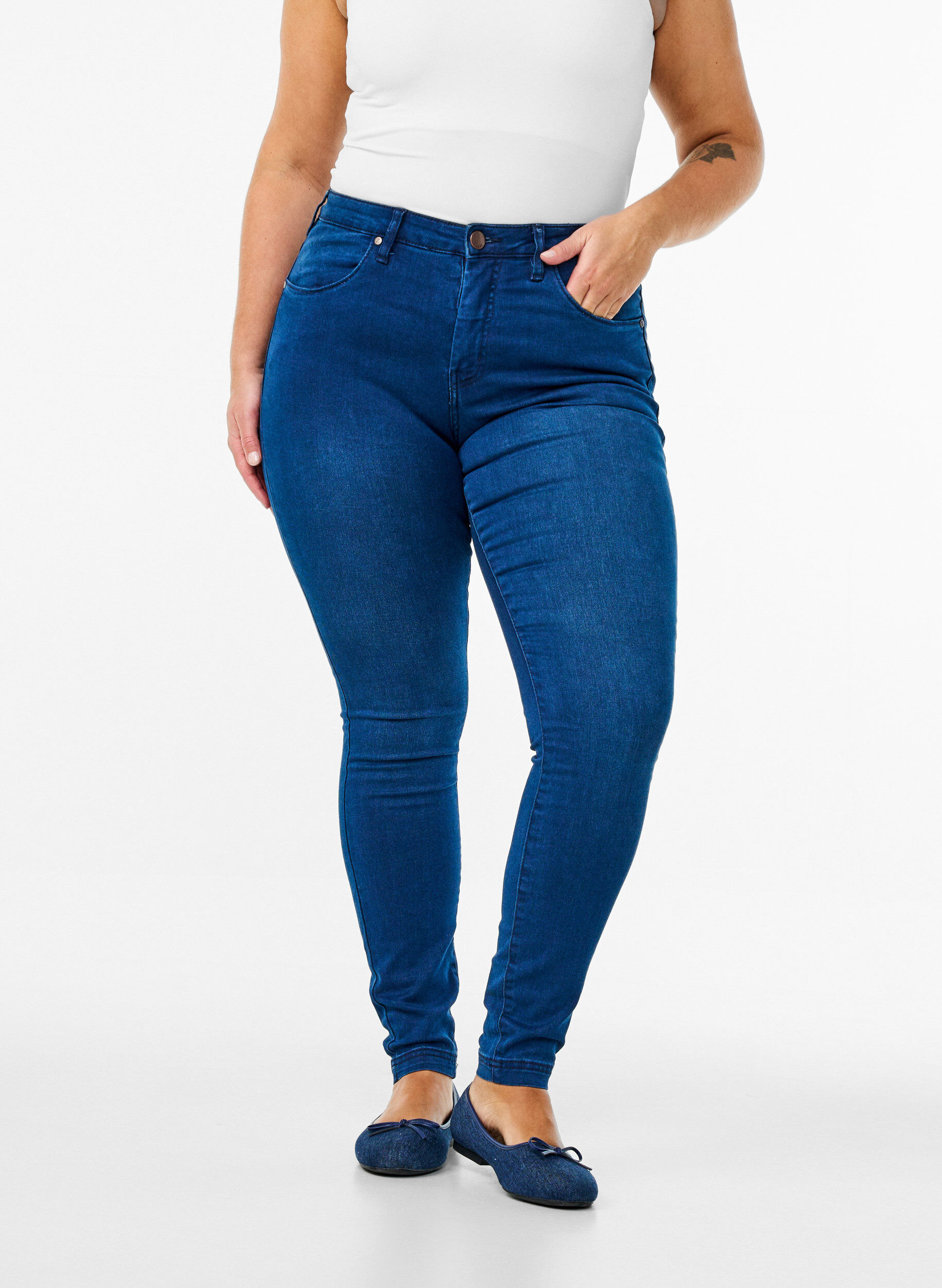 ZizziSupersmale Amy-jeans med h&oslash;y midje, Blue Denim, Model image number 2