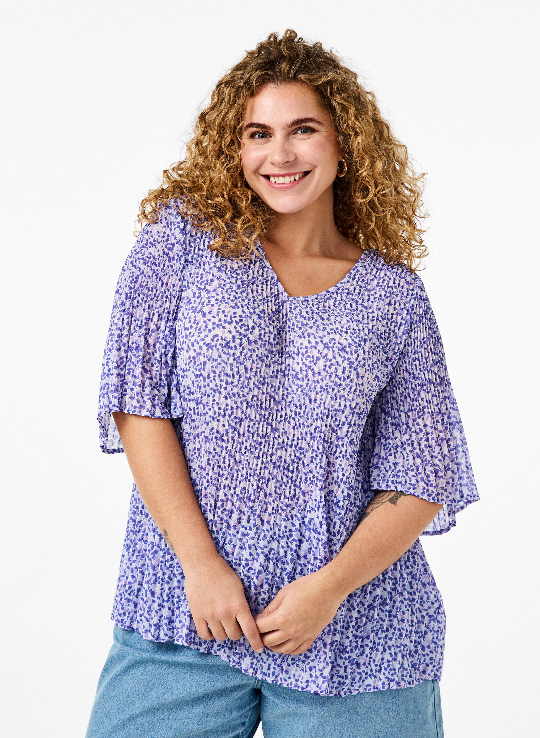 Zizzi Plissert blomstrete bluse, Small Flower AOP, Model image number 0