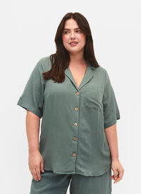 Skjorte i viskose med korte ermer, Balsam Green, Model