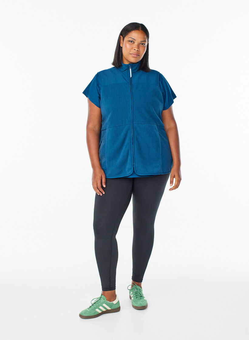 Fleecevest med h&oslash;y krage og lommer, Bl&aring;, Model