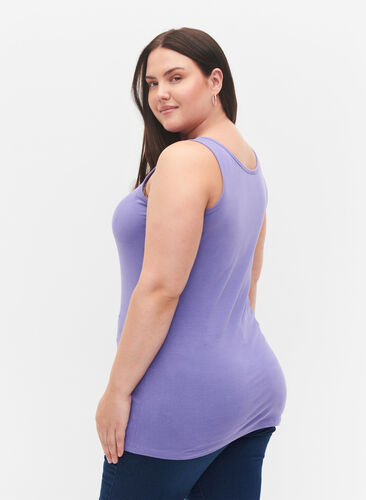 Ensfarget basistopp i bomull, Veronica, Model image number 1