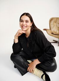 Bluse med detaljer, , Model