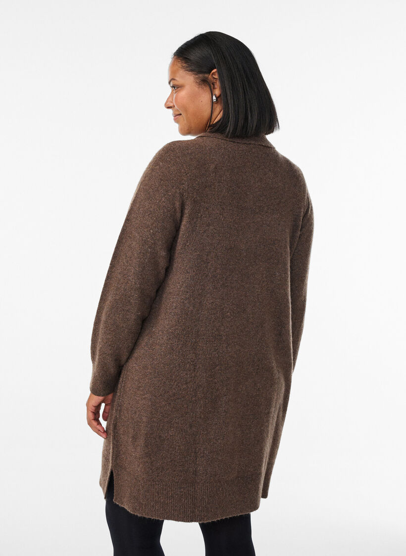 Kort strikket kjole med polokrage og knapper, Brun, Model