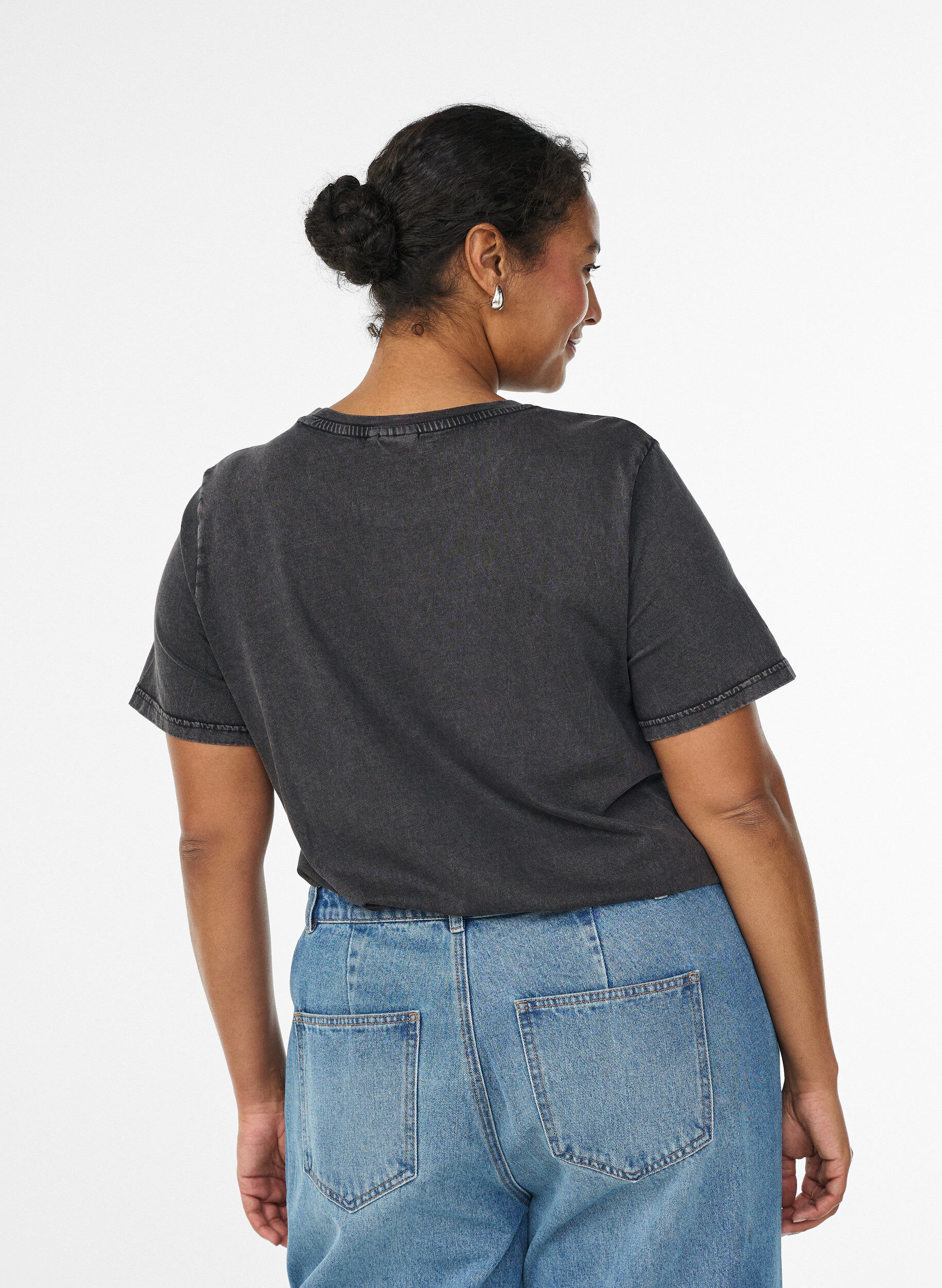 Zizzi &Oslash;kologisk bomulls-T-skjorte med trykk, Gr&aring;, Model image number 2