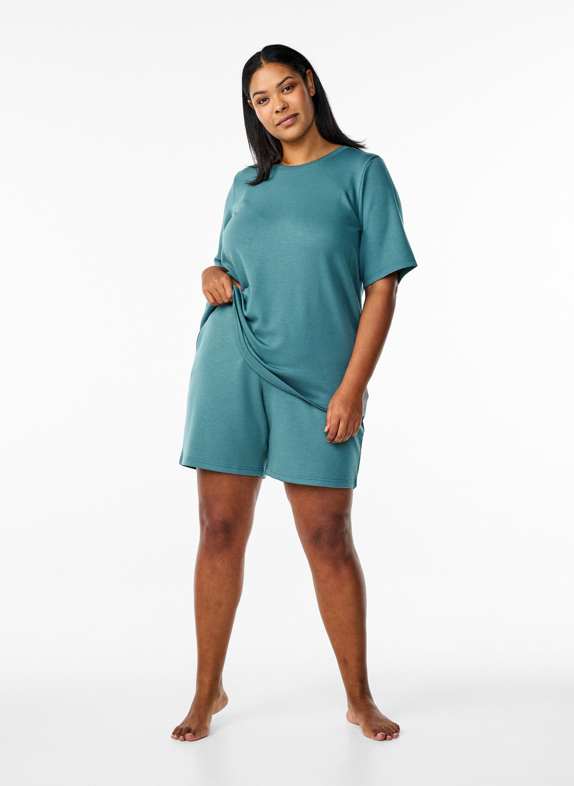 Zizzi Shorts laget av en modal-miks med lommer, Gr&oslash;nn, Model image number 1