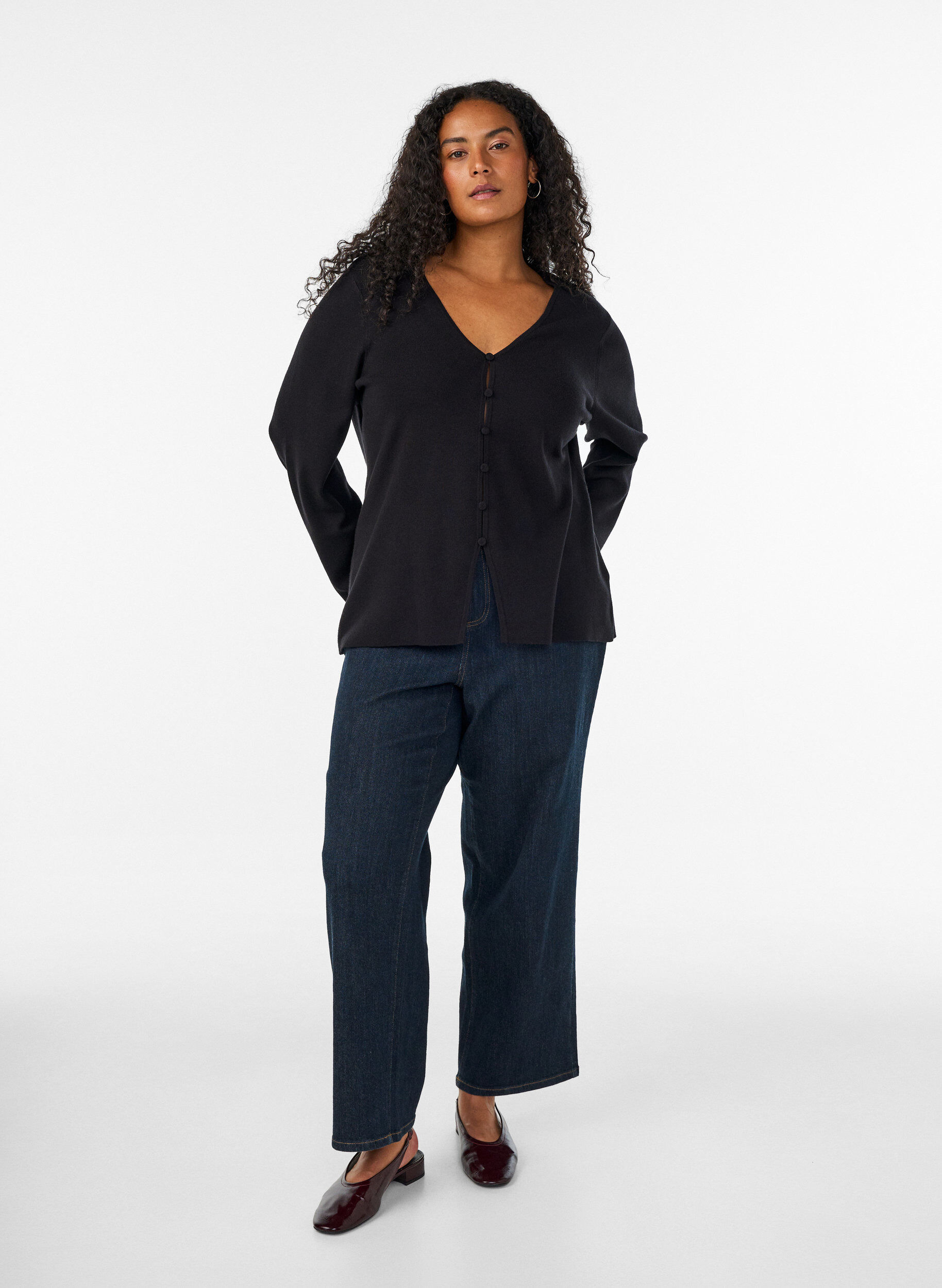 ZizziFinstrikket cardigan med stoffdekte knapper, Svart, Model image number 1