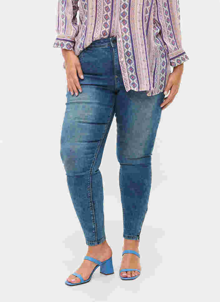 Cropped Amy jeans med glidelås, Blue denim, Model image number 4