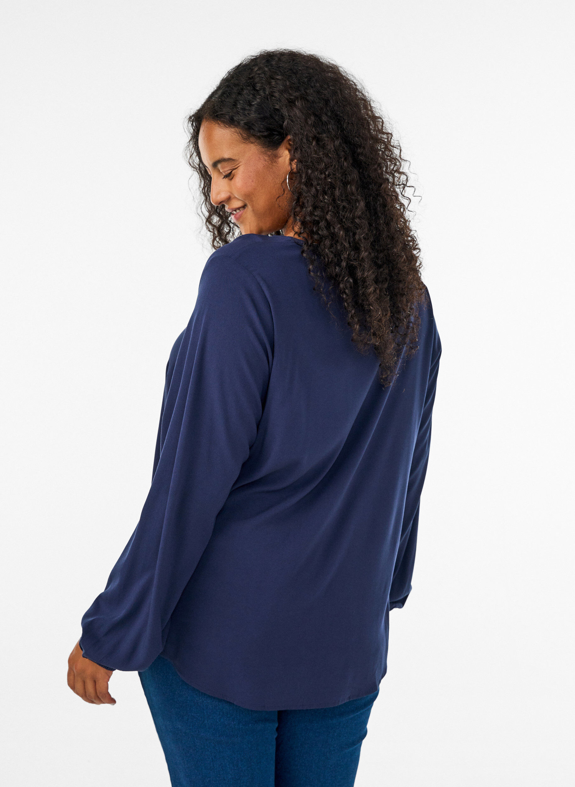 ZizziViskosebluse med V-hals og avrundet fold, Bl&aring;, Model image number 2