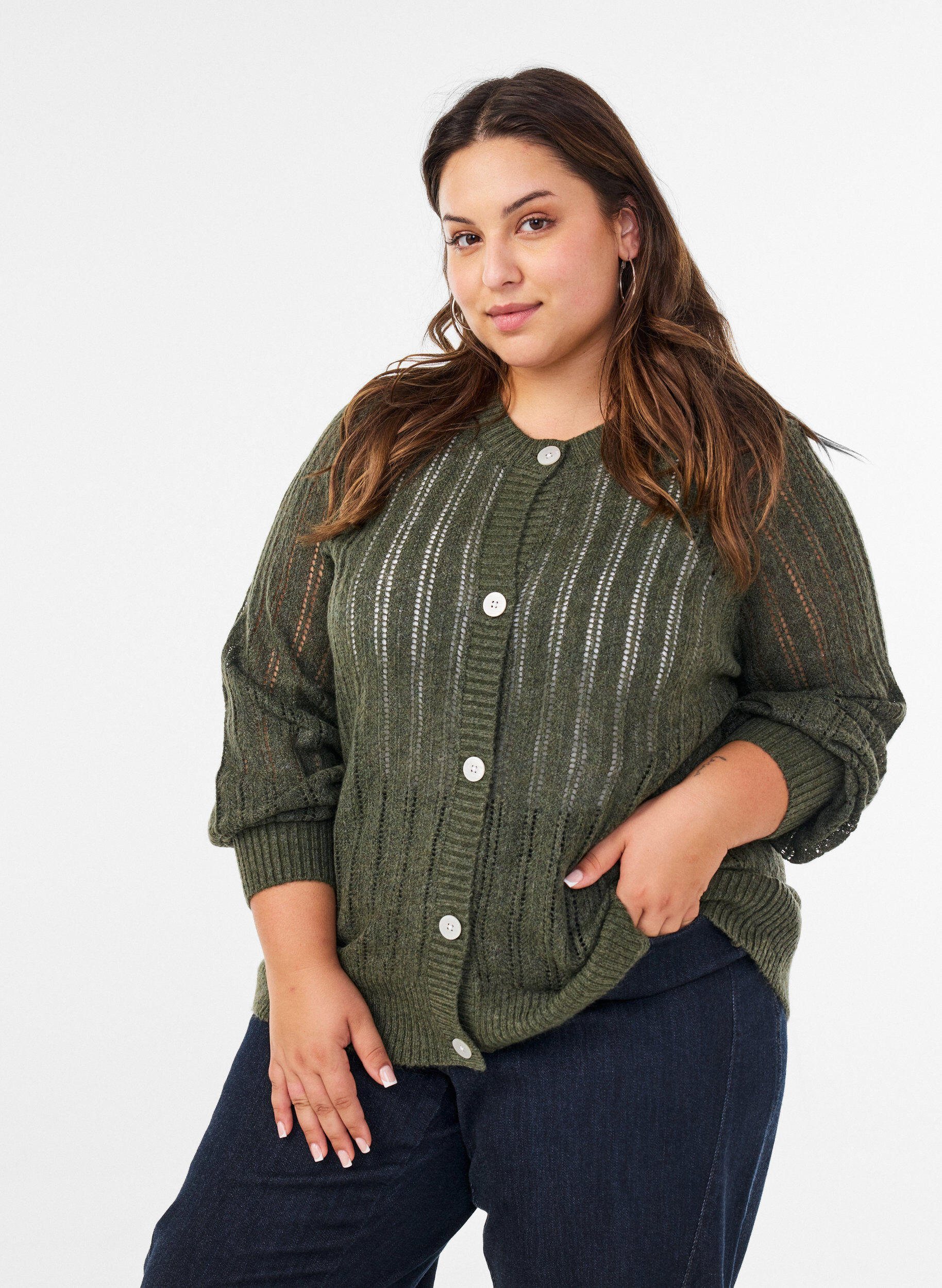 Strikket cardigan med hullm&oslash;nster, Gr&oslash;nn, Model