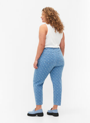 Mille mom fit jeans med mønster, Light blue denim, Model image number 1